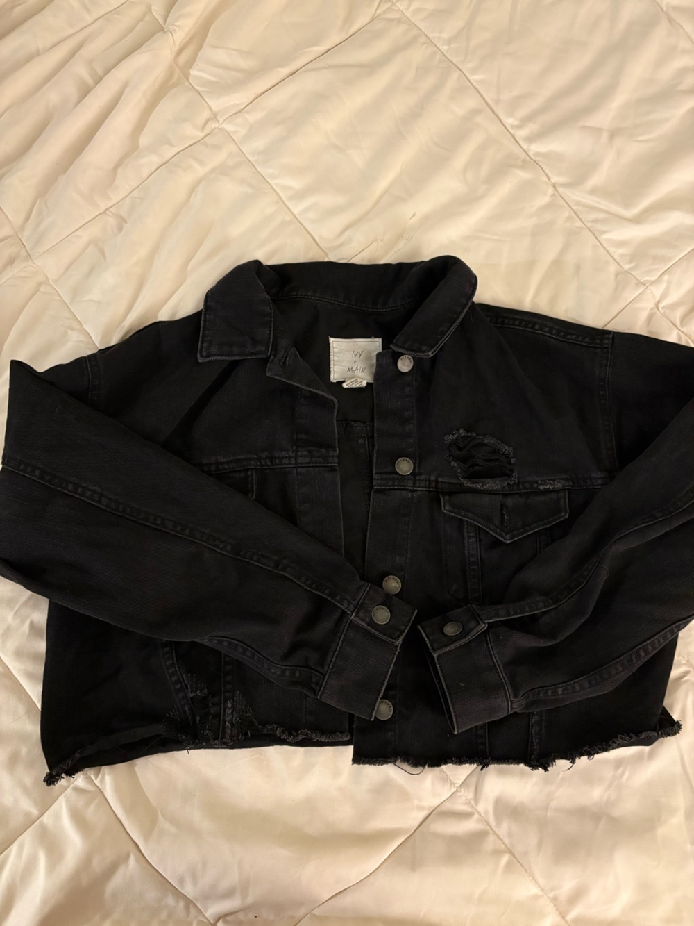 Ivy & Main Women’s Black Distressed Cropped Jean Jacket